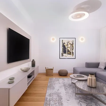 Luxury A'more Apartment Split
