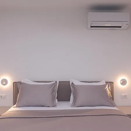 Luxury A'more Apartment Split