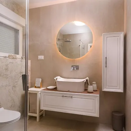 Luxury A'more Apartment
